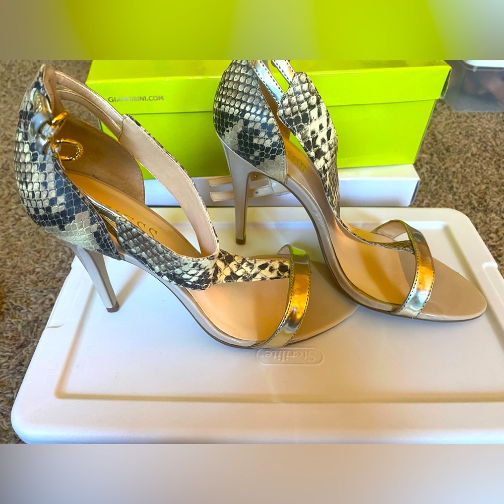 Guess cocktail/formal heels, preowned I’m great condition